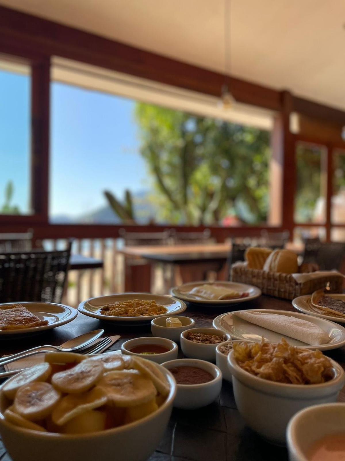 Pousada E Restaurante O Pescador Abraão Eksteriør billede