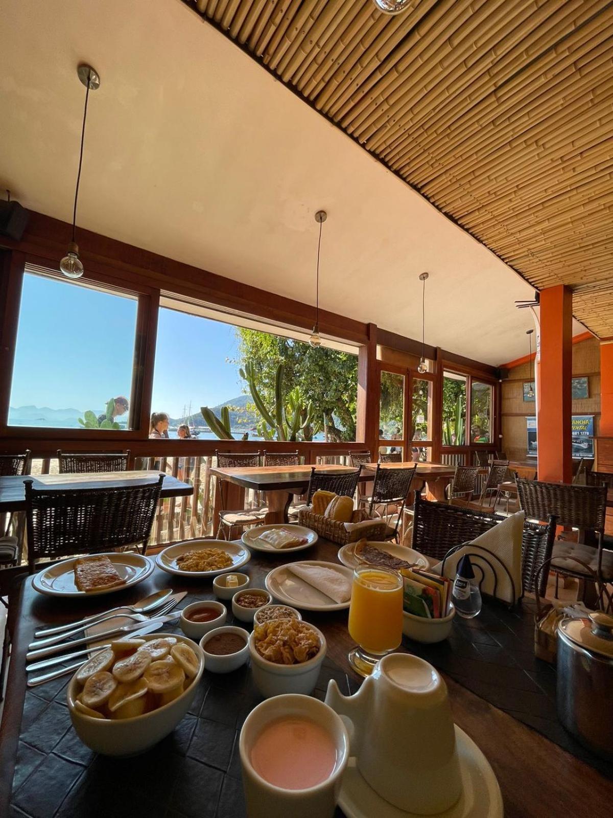 Pousada E Restaurante O Pescador Abraão Eksteriør billede